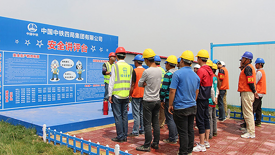 建筑公司郑州航空港棚户区改造经理部开展消防