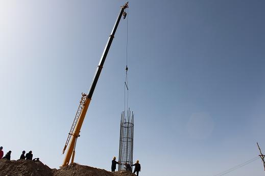 营双高速田家沙河中桥浇注首批钻孔桩