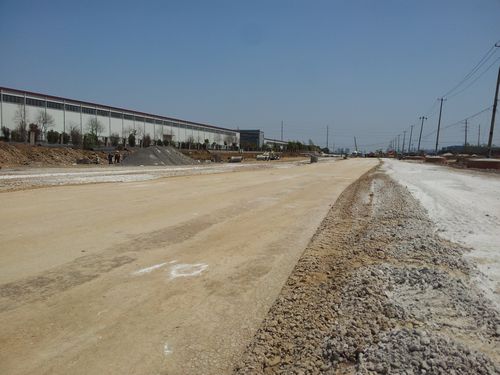 灰土路基施工现场