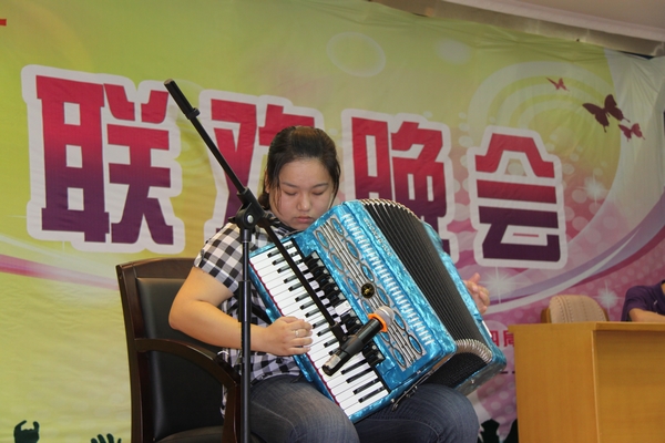 手风琴独奏《花儿与少年》