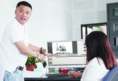 10月5日，著名导演张丁元与主创人员一起为《舞动山河》情景组歌配背景画面
