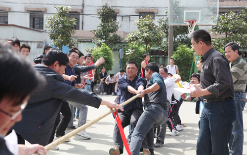 二公司首场“百场体育活动送现场”活动在杭州东站经理部举行