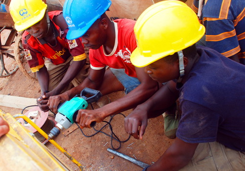 二企业安哥拉项目部实施当地劳工本土化管理
