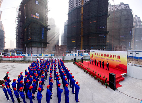 安徽省“职工红丝带健康行动”在中铁四局建设工地举行