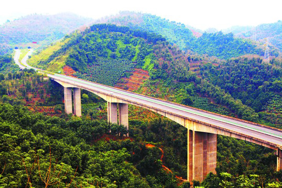 图说2011：云南新河高速公路获“2010年度国家优质工程金奖”