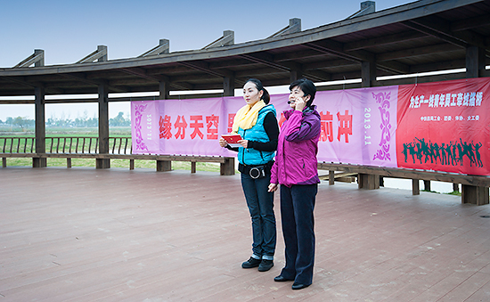 ��Ե����գ�����Ů����ǰ�塱 �������������ںϷʾ���