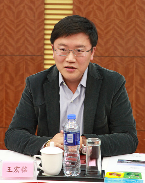 中铁四局一公司党委副书记王宏铭在交流会上讲话公司总经济师孙浩在