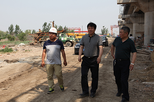 公司董事长,党委书记吴万卿到唐曹铁路项目部慰问指导