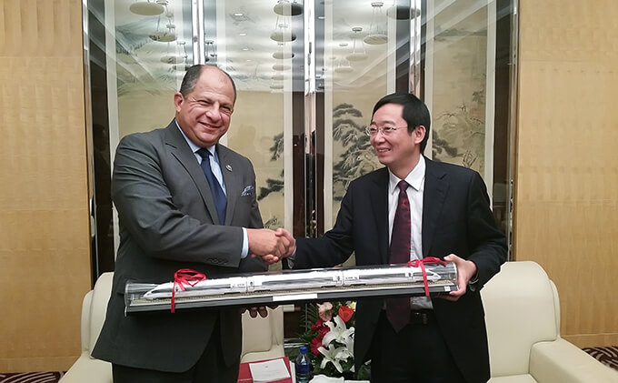 哥斯达黎加总统索利斯接见中国中铁四局集团有限公司总经理王传霖。