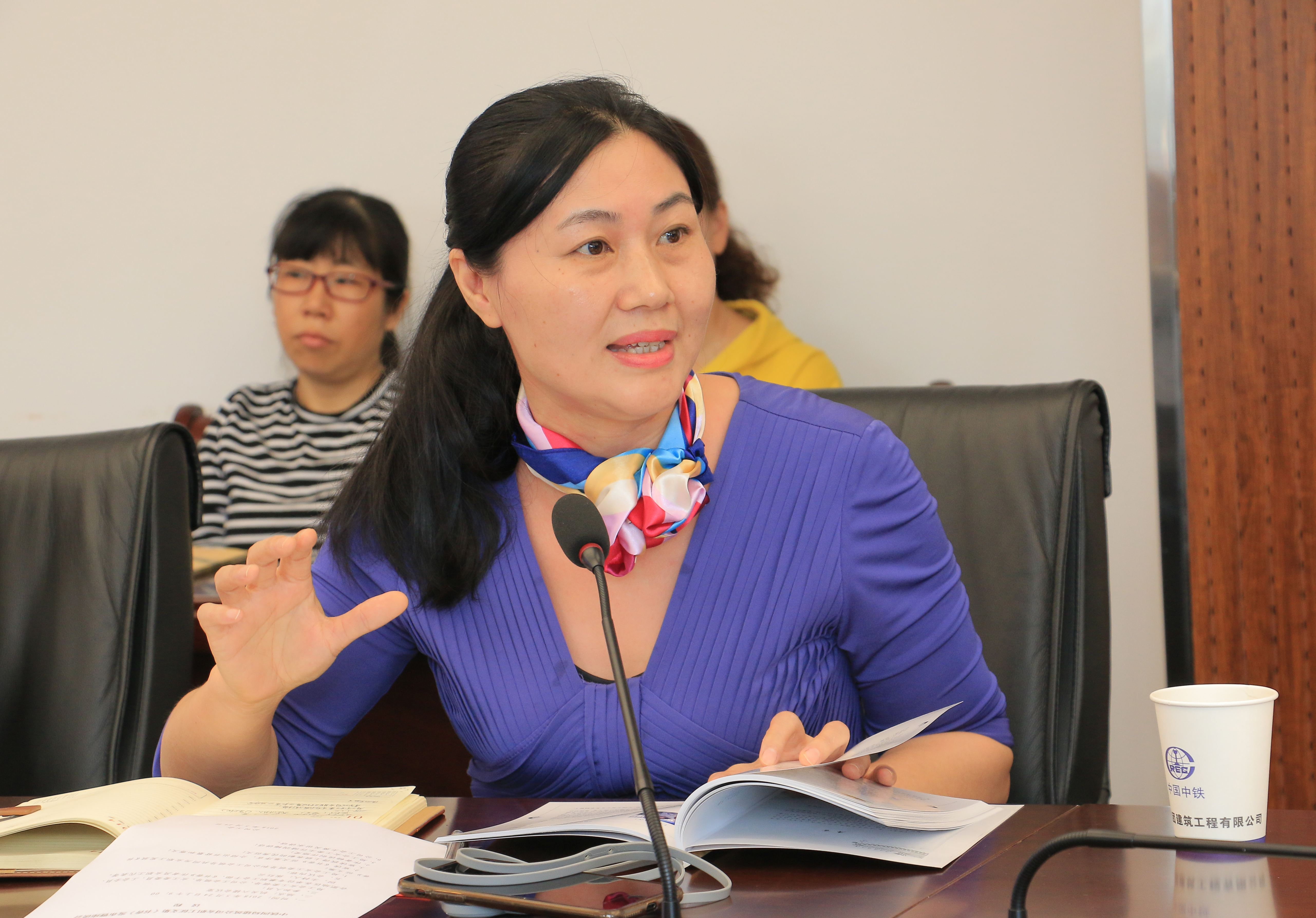 建筑公司女职工征文集书香付梓发行