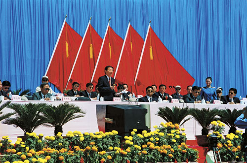 朱镕基同志在中铁四局青藏铁路工地参加开工典礼