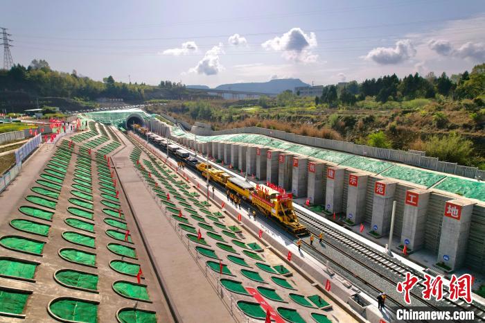 ��������·�ϳ������ж�27�����������̹졣��������Ź�ͼ