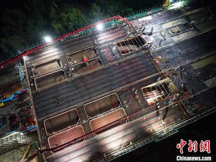 �����Ǽ���·����ɽ�β�ʯ��վ�й��ṹ�����ֳ�������ޱ ��