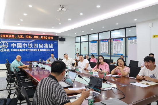 ����Ƶ���⡢�İ������㡢��������Ӫ����ѵ�ֳ�